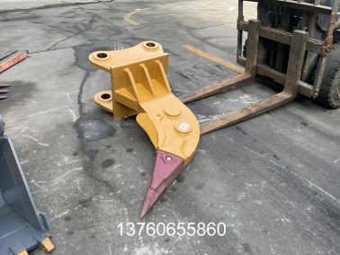 PC360挖掘機鬆土（tǔ）器
