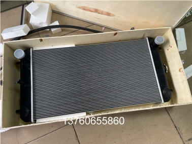 日立ZAX135U挖掘機（jī）水箱